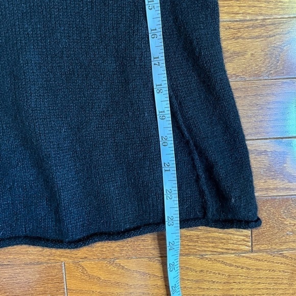 Peruvian Connection | Baby Alpaca Black V-neck Soft Sweater XS Quiet Luxury - Picture 6 of 7